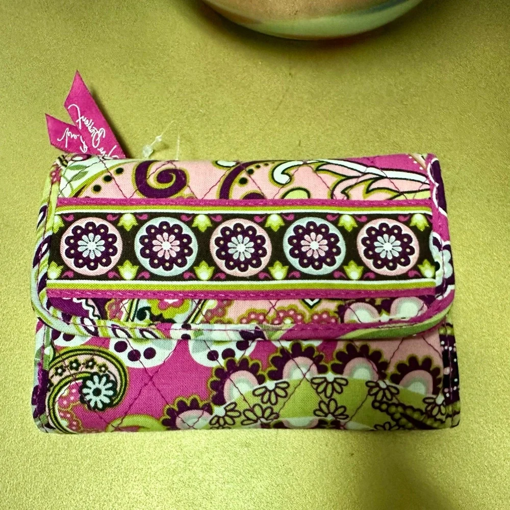 Stunning, multicolored paisley floral vera Bradley wallet - Picture 2 of 5